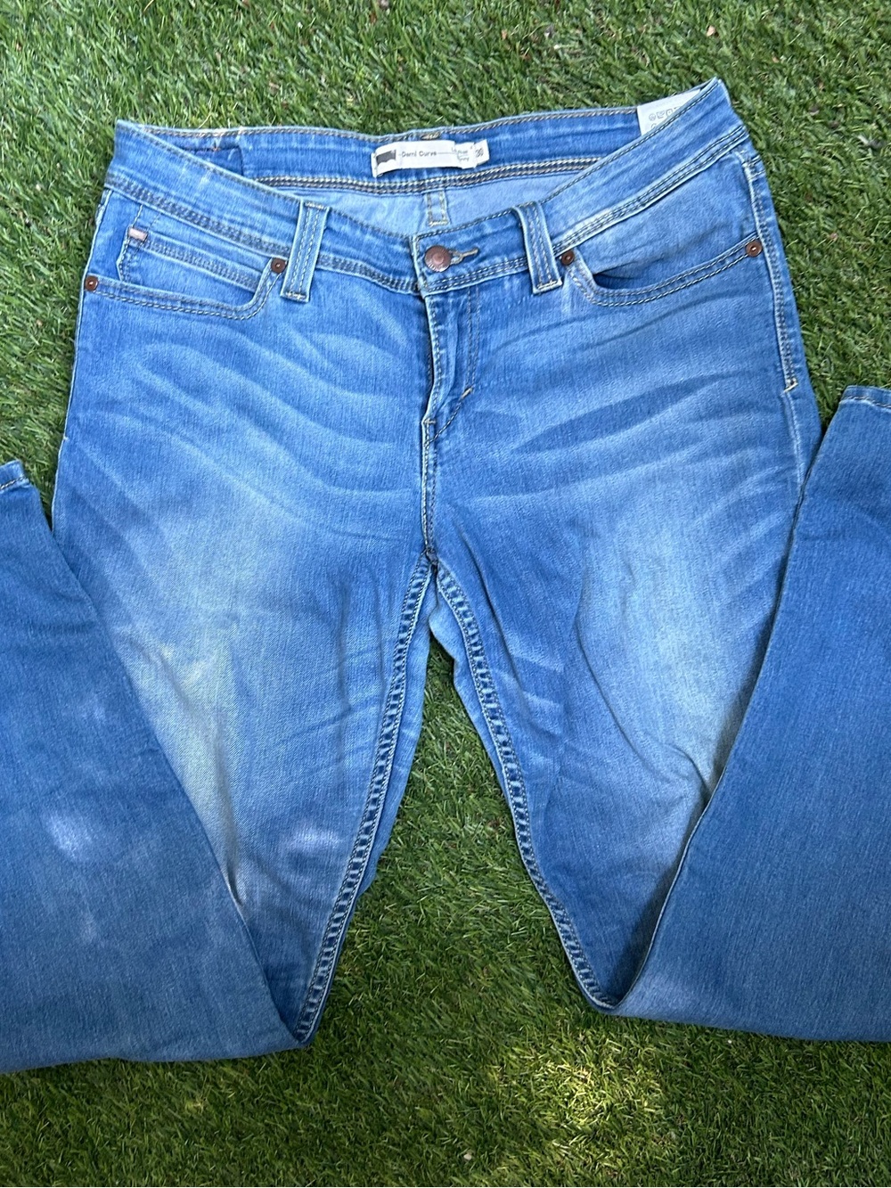 Levi’s Demi curve
